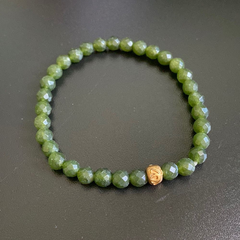 Satya Jewelry jade bracelet with gold lotus bead